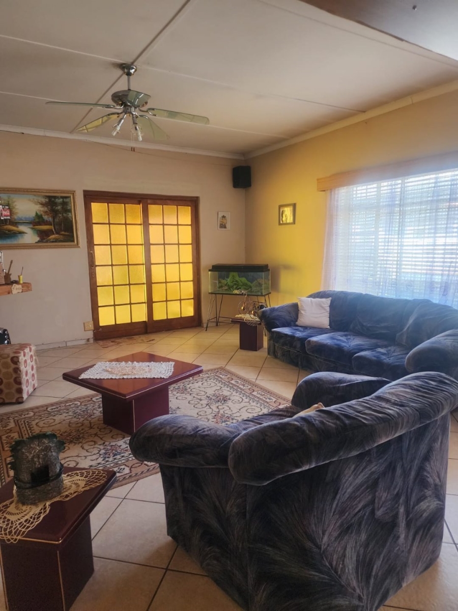 5 Bedroom Property for Sale in Meiringspark North West